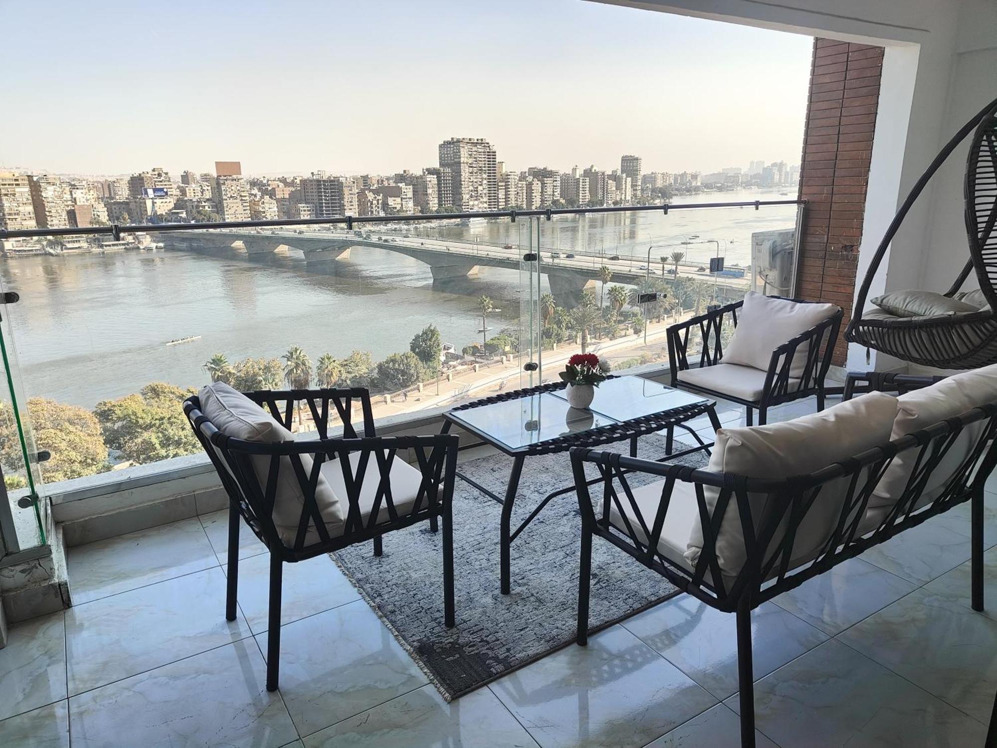 مفروشة علي النيل * Cairo