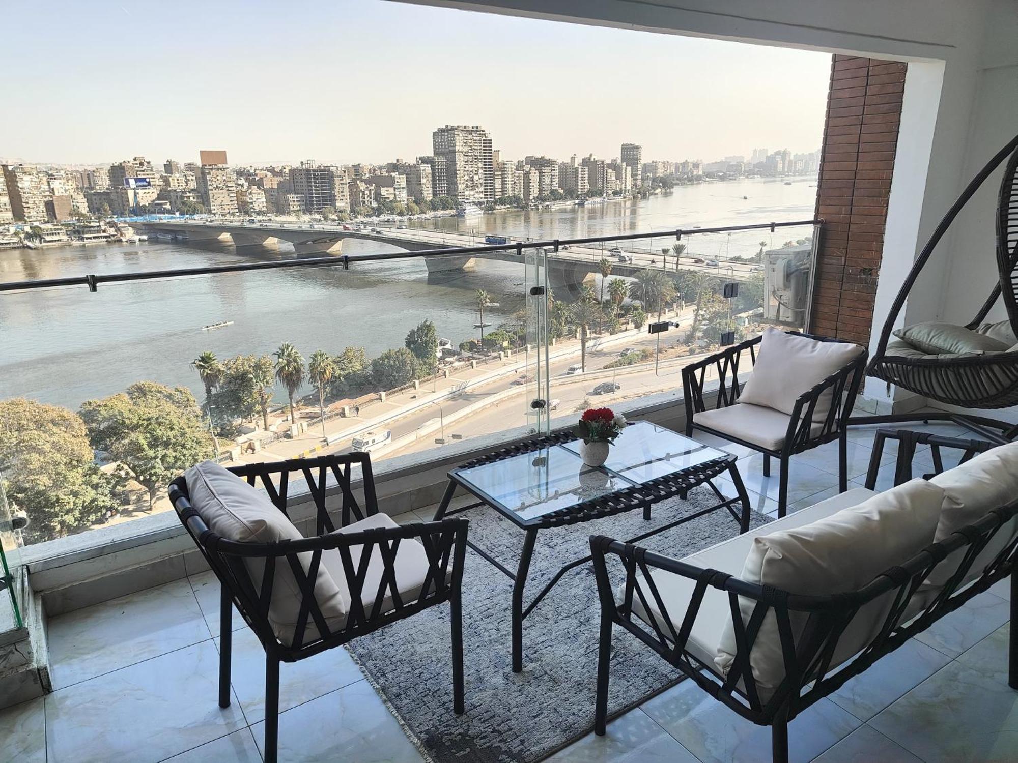 Apartment مفروشة علي النيل