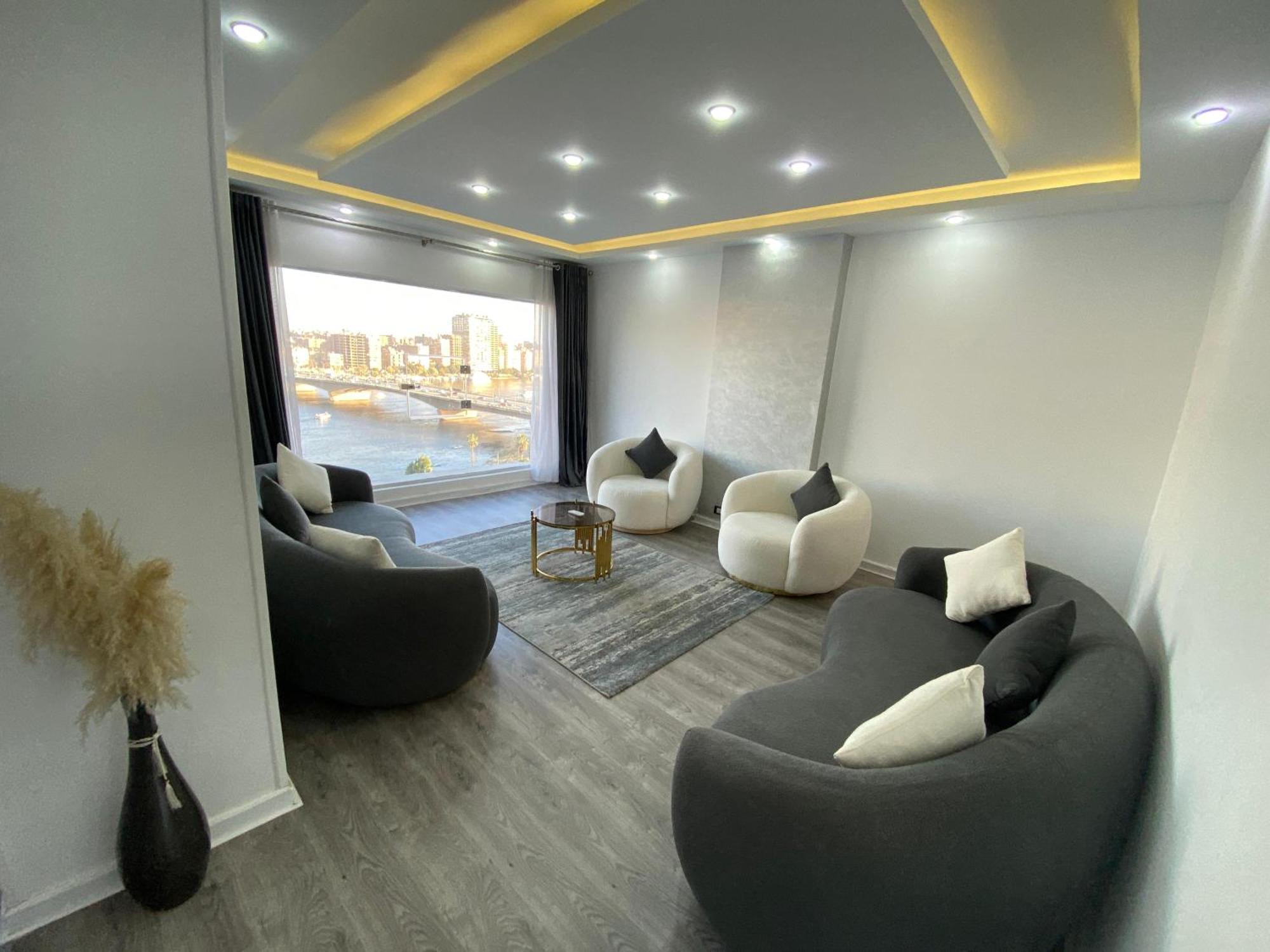 مفروشة علي النيل Apartment